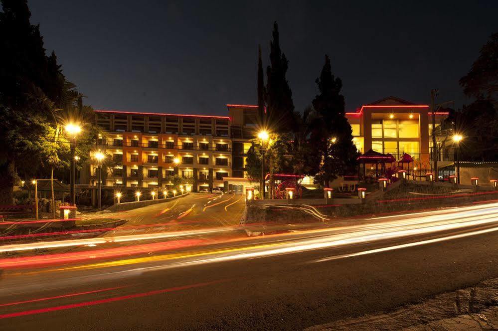 Hotel Bintang Tawangmangu Bagian luar foto